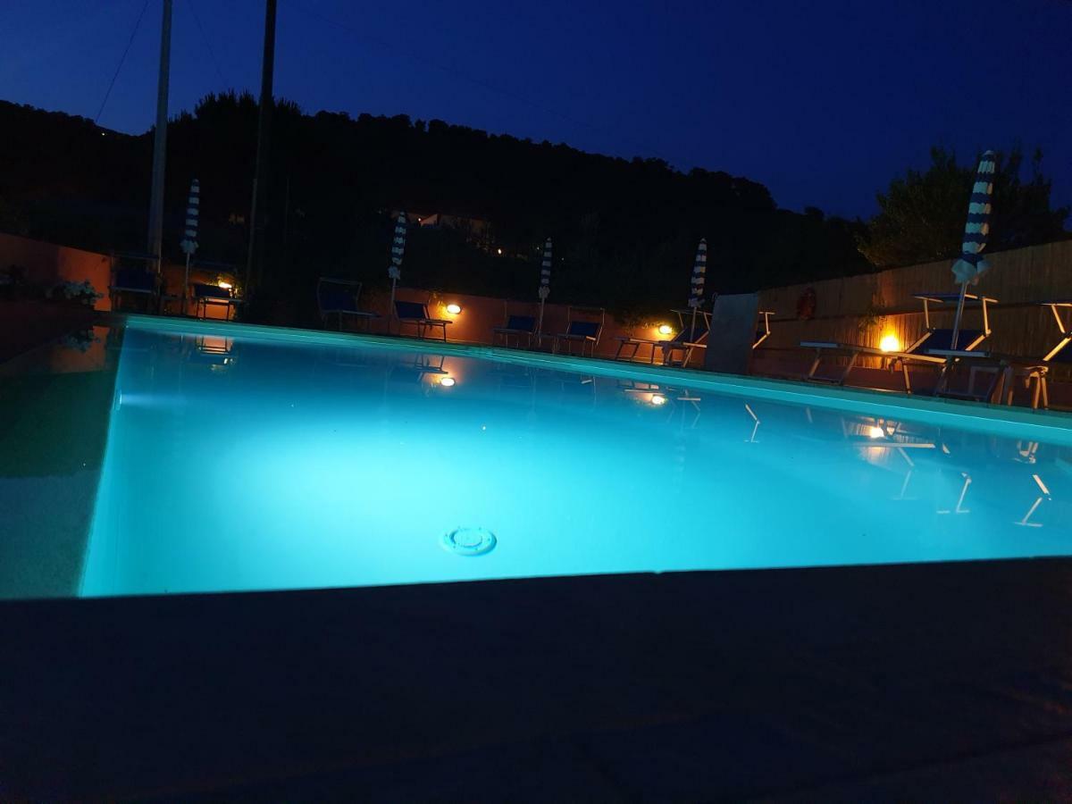 Elbaloves Appartaments Villa Capoliveri  Exterior foto